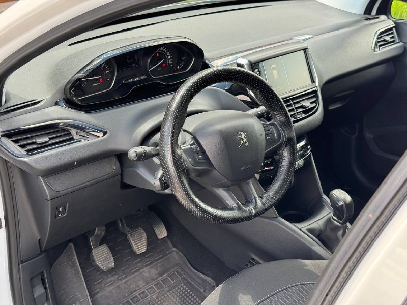 Peugeot 208 (ACTIVE)
