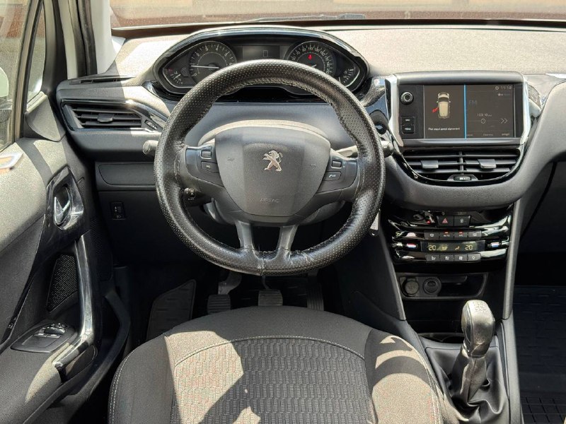 Peugeot 208 (ACTIVE)