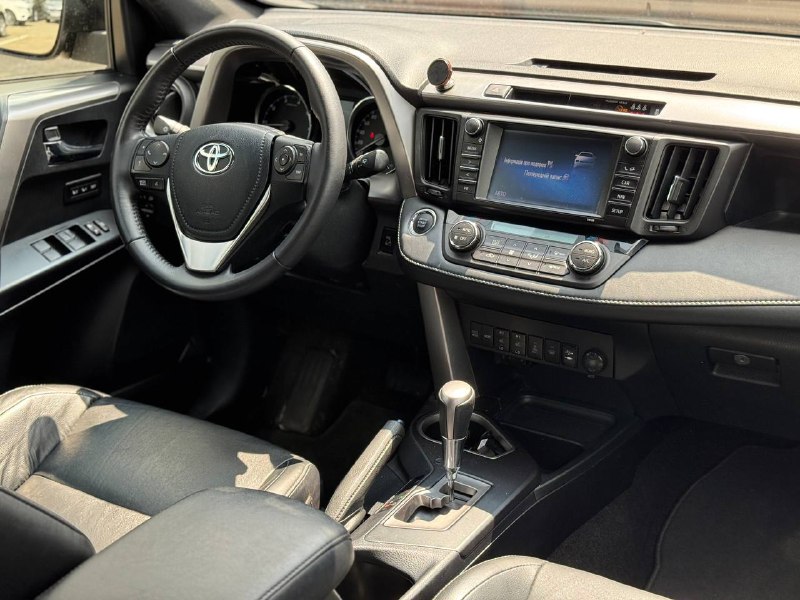 Toyota Rav-4 (LOUNGE)